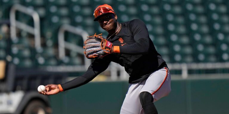 San Francisco Giants Shortstop Shows Signs of Life After Dropping in Lineup – Sports Illustrated
