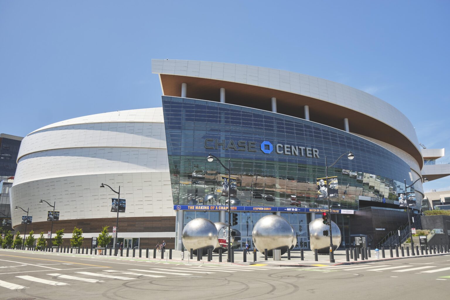 Chase Center: The Stunning New Home Elevating the Golden State Warriors to Championship Glory Chase Center: a gold-standard new home for NBA’s Golden State Warriors – The Week