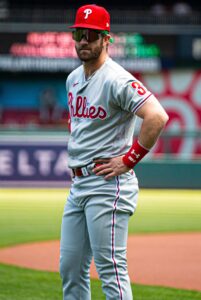 Opinion: Giants serious about Bryce Harper as late entrants into free-agent frenzy – USA Today