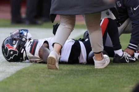 Wide receiver leaves practice early with calf injury at 49ers camp – Sports Illustrated