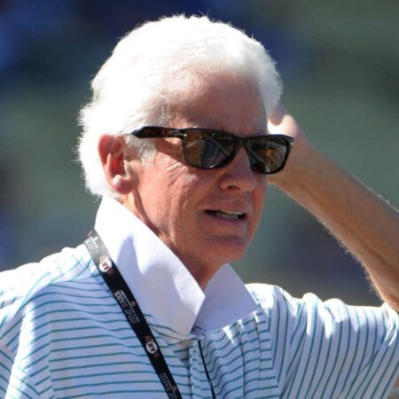 Look: Giants Honor Former Team Owner Bill Neukom Before Home Game – Sports Illustrated