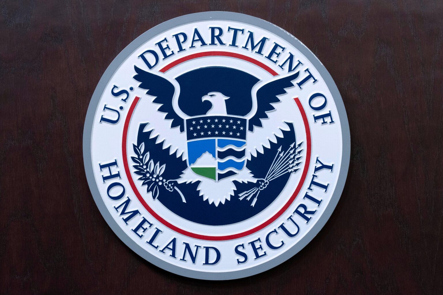 Judge blocks DHS from ending temporary legal status for 1.1M Venezuelans and Haitians – PBS