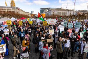 United States: San Francisco protesters oppose Trump’s new travel ban – africanews.com