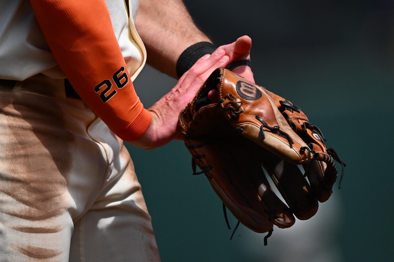 San Francisco Giants Gold Glove Star Reveals Bad News About Hand Injury – Sports Illustrated