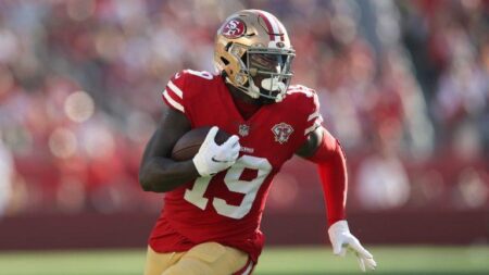 San Francisco 49ers star receiver Deebo Samuel hospitalized with pneumonia – Yahoo Sports