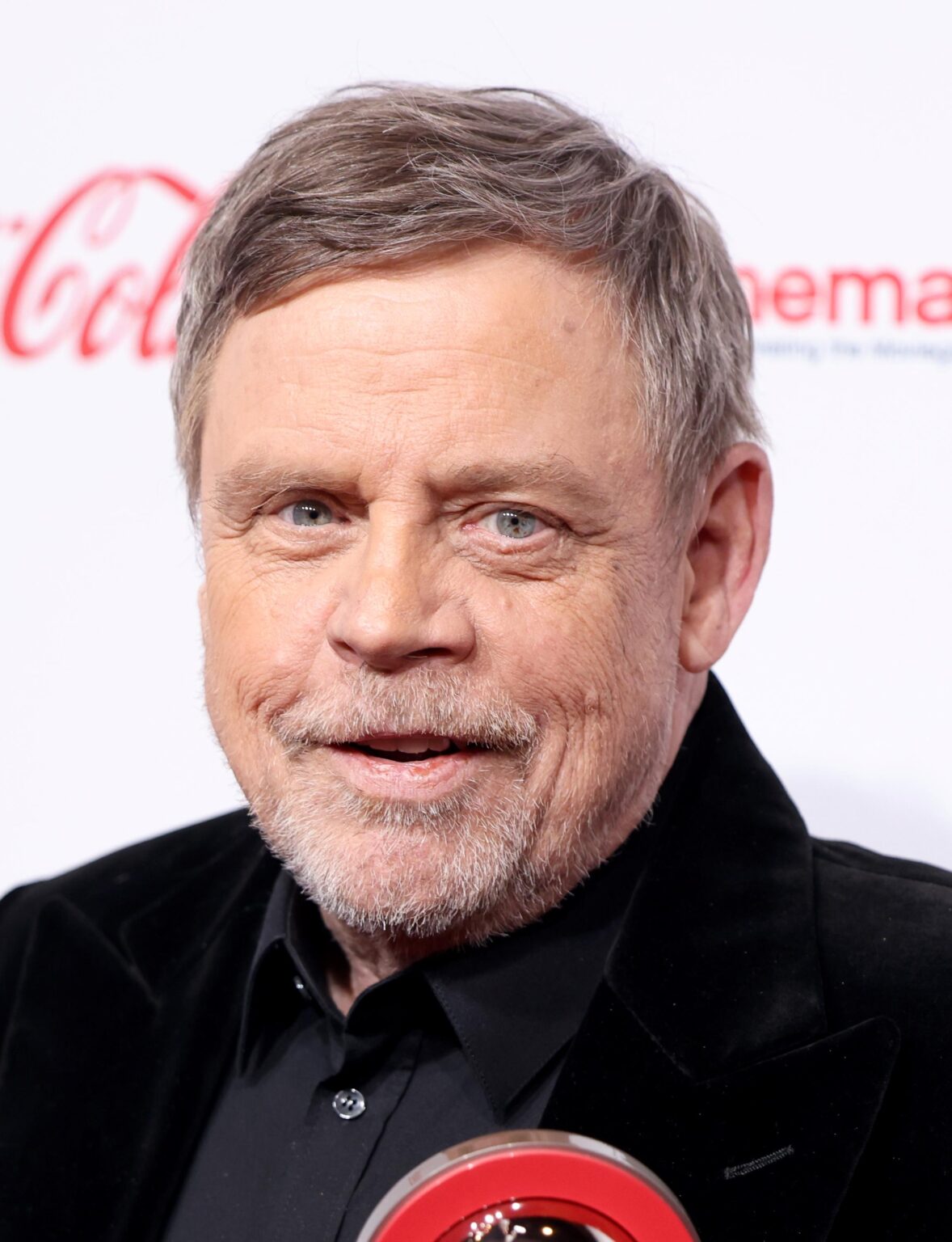 Mark Hamill says he almost left U.S. after Trump win. Then his wife pulled a Jedi mind trick – San Francisco Chronicle