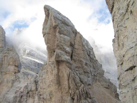 Giannis Antetokounmpo’s Rift With Bucks’ Front Office Seems Manufactured, Says NBA Insider – Fadeaway World