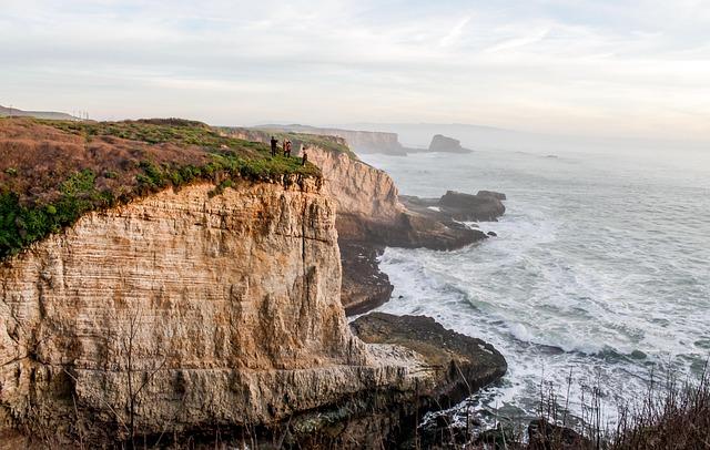 Strong 4.6-Magnitude Earthquake Rocks Santa Cruz, Sending Tremors Throughout the Bay Area California earthquake strikes near Santa Cruz; 4.6-magnitude temblor felt across Bay Area – CBS News